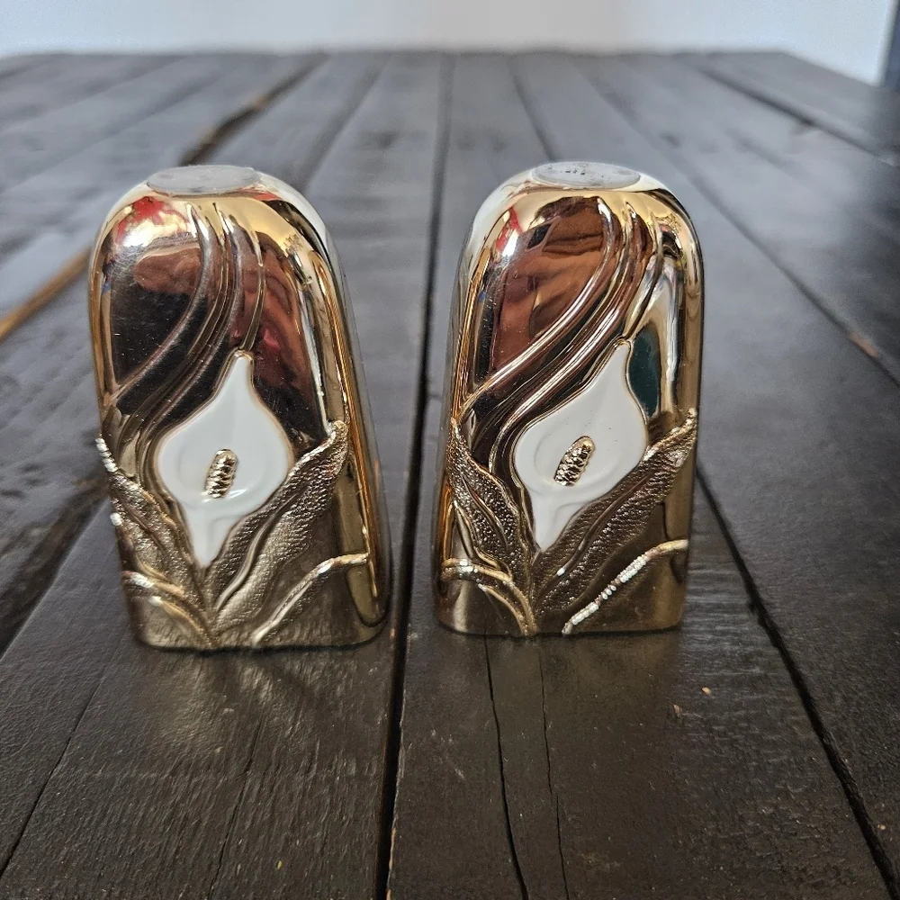 WM A. Rogers Vintage NWT Calla Lily Salt Pepper Set Gold White MCM Cottagecore